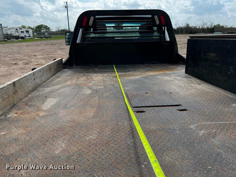 image for item DQ2007 2007 Chevrolet Silverado 3500HD  flatbed pickup truck