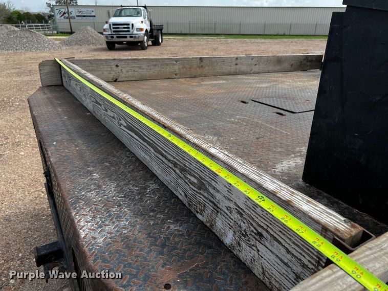 image for item DQ2007 2007 Chevrolet Silverado 3500HD  flatbed pickup truck