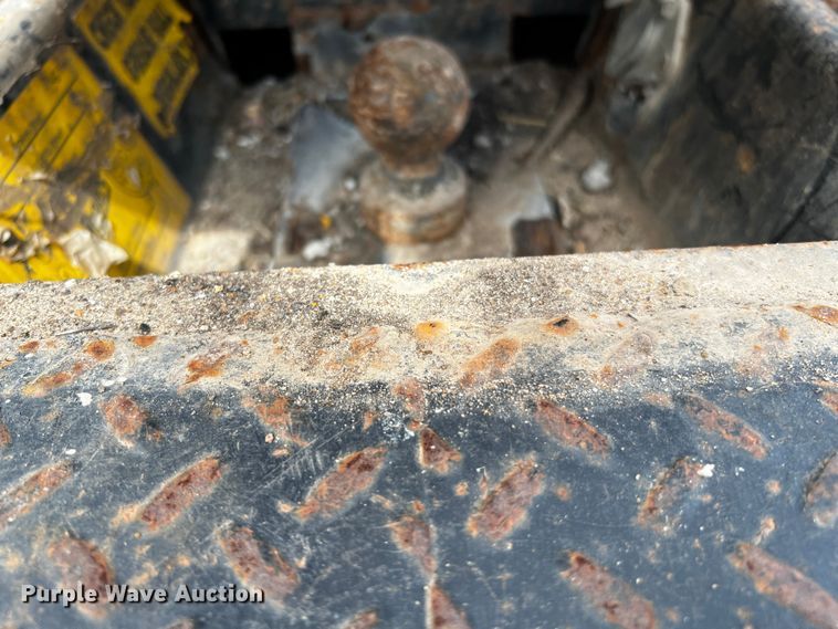 image for item DQ2007 2007 Chevrolet Silverado 3500HD  flatbed pickup truck