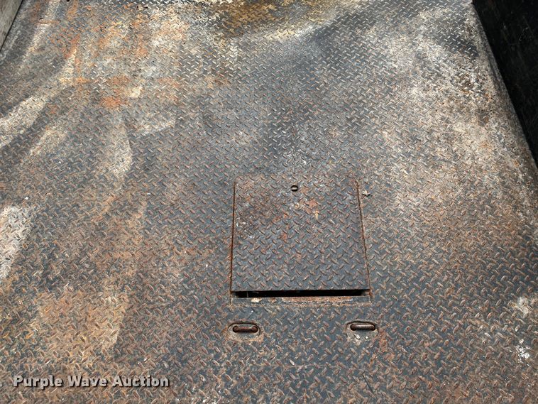 image for item DQ2007 2007 Chevrolet Silverado 3500HD  flatbed pickup truck