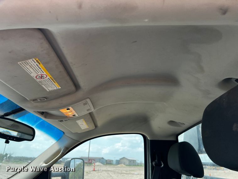 image for item DQ2007 2007 Chevrolet Silverado 3500HD  flatbed pickup truck