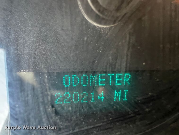 image for item DQ2007 2007 Chevrolet Silverado 3500HD  flatbed pickup truck