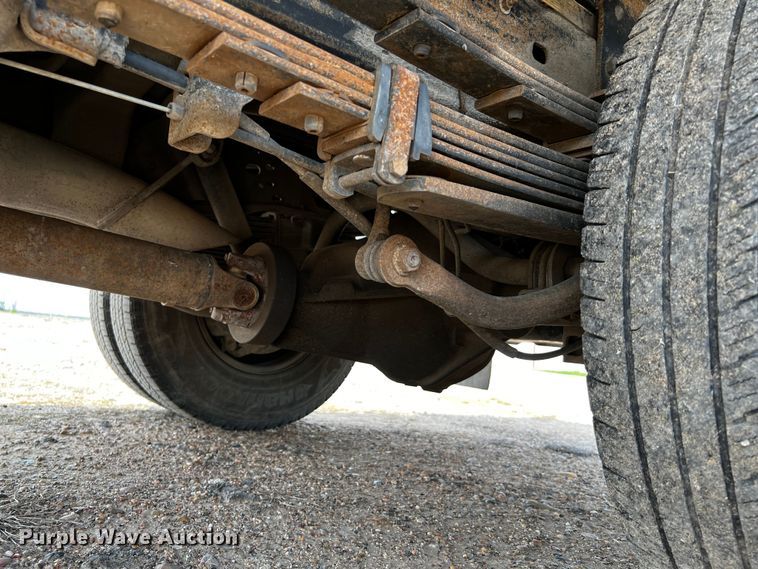 image for item DQ2007 2007 Chevrolet Silverado 3500HD  flatbed pickup truck