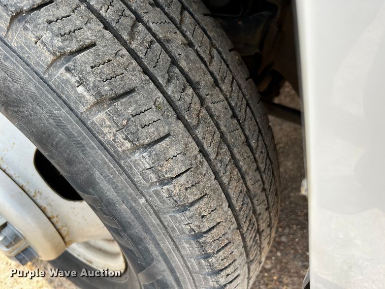 image for item DQ2007 2007 Chevrolet Silverado 3500HD  flatbed pickup truck