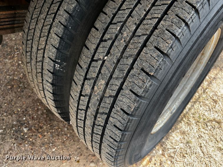 image for item DQ2007 2007 Chevrolet Silverado 3500HD  flatbed pickup truck