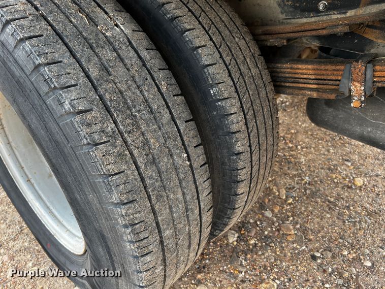 image for item DQ2007 2007 Chevrolet Silverado 3500HD  flatbed pickup truck