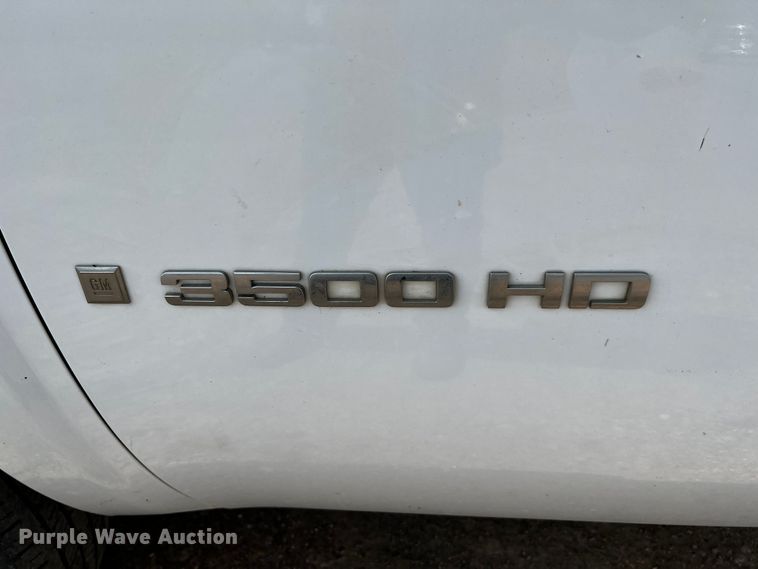 image for item DQ2007 2007 Chevrolet Silverado 3500HD  flatbed pickup truck