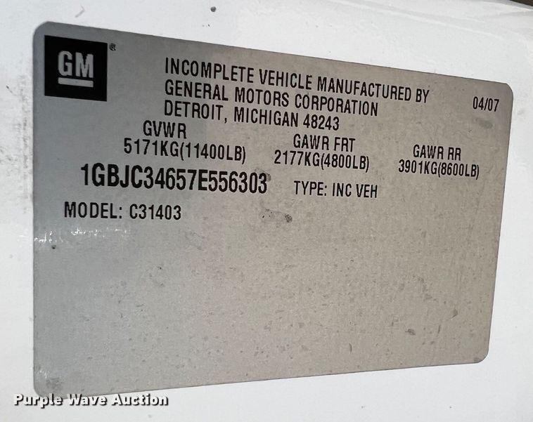 image for item DQ2007 2007 Chevrolet Silverado 3500HD  flatbed pickup truck