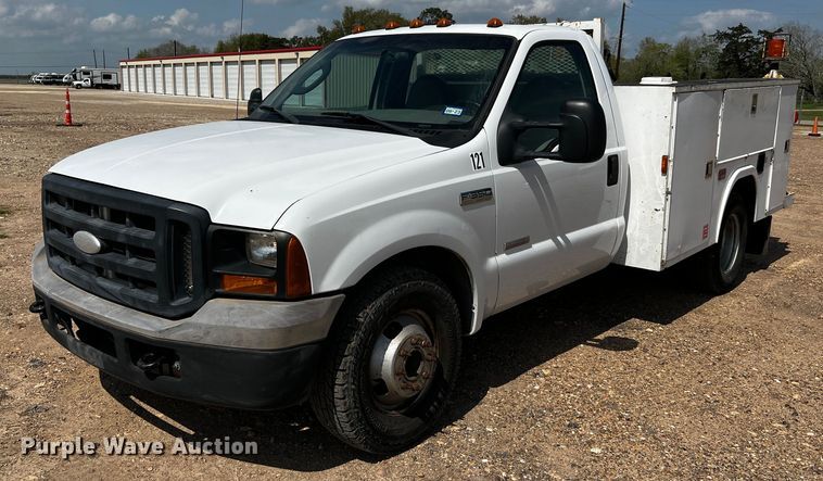 image for item DQ2008 2006 Ford F350 Super Duty  utility bed pickup truck