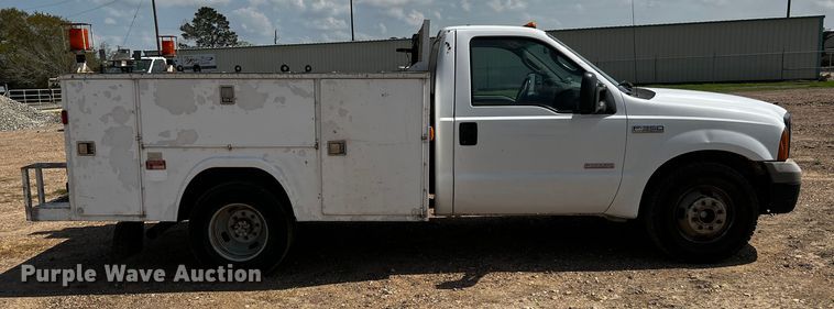 image for item DQ2008 2006 Ford F350 Super Duty  utility bed pickup truck