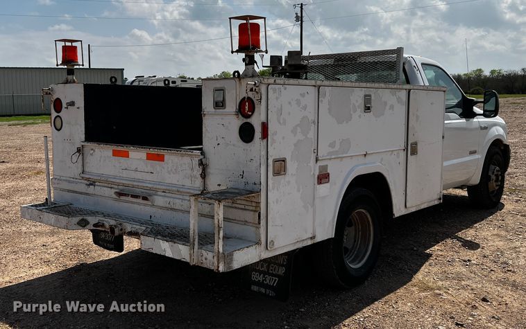image for item DQ2008 2006 Ford F350 Super Duty  utility bed pickup truck