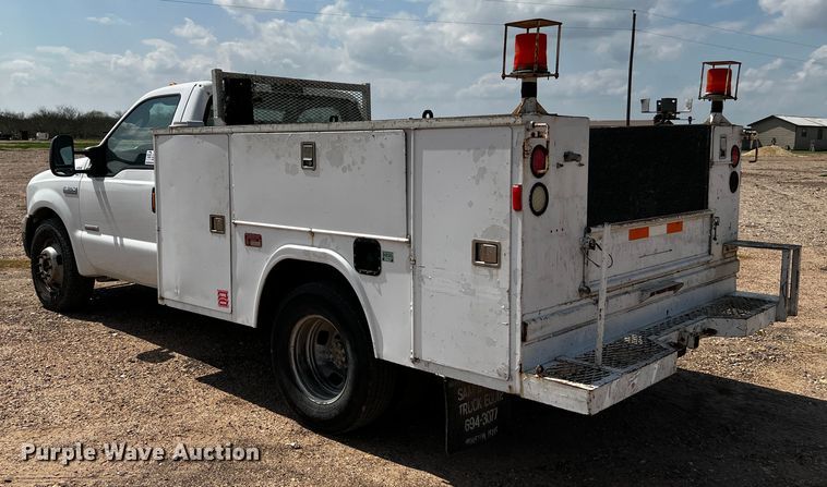 image for item DQ2008 2006 Ford F350 Super Duty  utility bed pickup truck