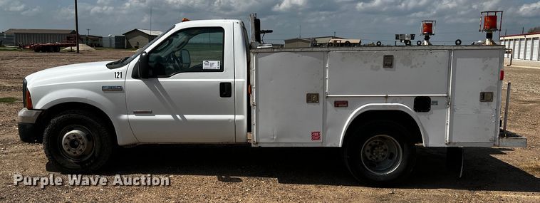 image for item DQ2008 2006 Ford F350 Super Duty  utility bed pickup truck