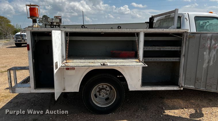 image for item DQ2008 2006 Ford F350 Super Duty  utility bed pickup truck