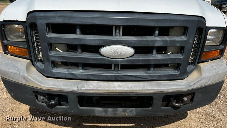 image for item DQ2008 2006 Ford F350 Super Duty  utility bed pickup truck