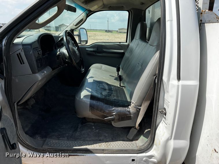 image for item DQ2008 2006 Ford F350 Super Duty  utility bed pickup truck