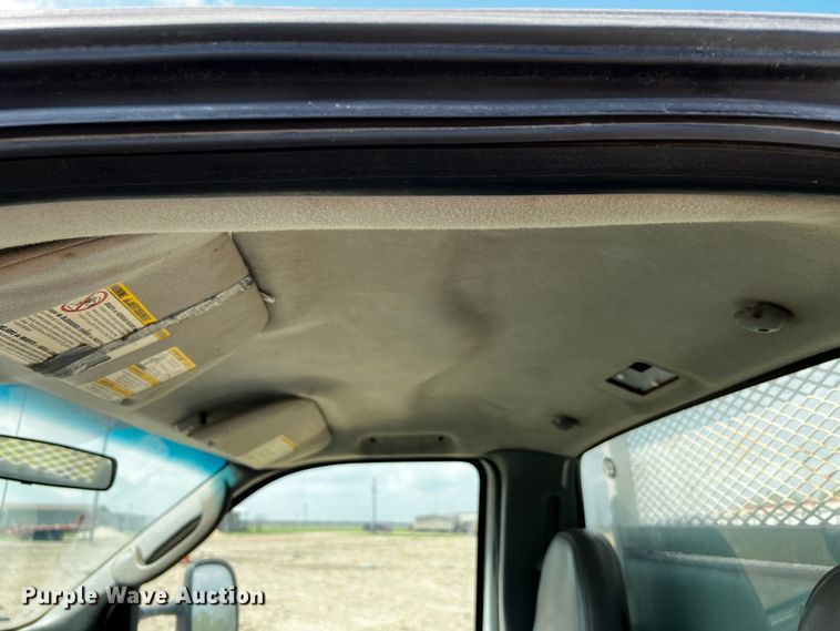 image for item DQ2008 2006 Ford F350 Super Duty  utility bed pickup truck