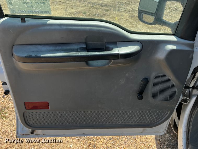 image for item DQ2008 2006 Ford F350 Super Duty  utility bed pickup truck