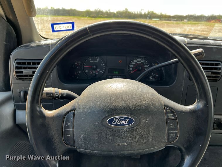 image for item DQ2008 2006 Ford F350 Super Duty  utility bed pickup truck