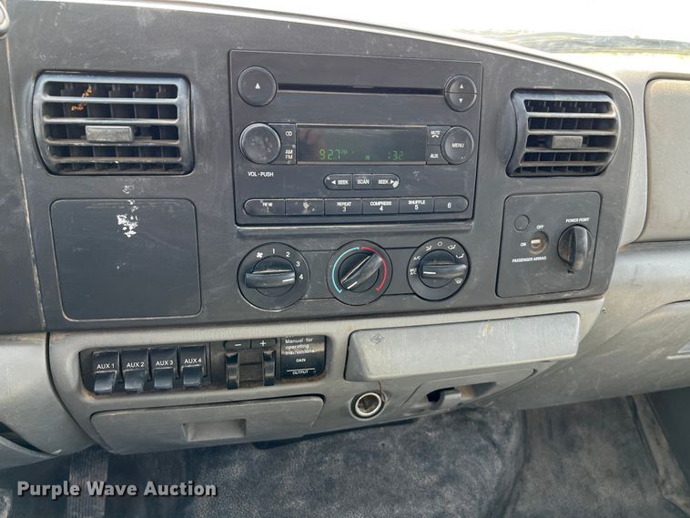 image for item DQ2008 2006 Ford F350 Super Duty  utility bed pickup truck