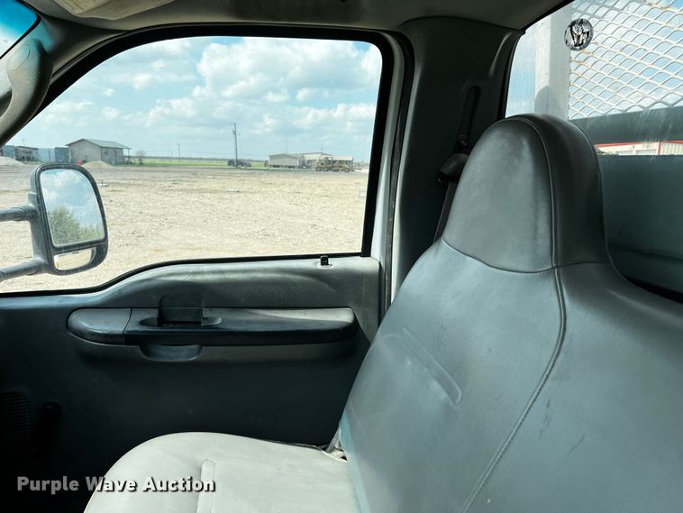 image for item DQ2008 2006 Ford F350 Super Duty  utility bed pickup truck