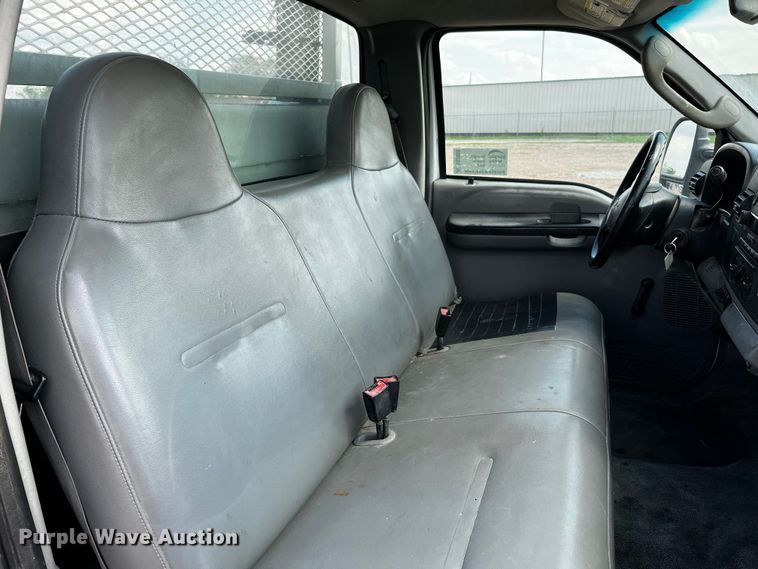 image for item DQ2008 2006 Ford F350 Super Duty  utility bed pickup truck