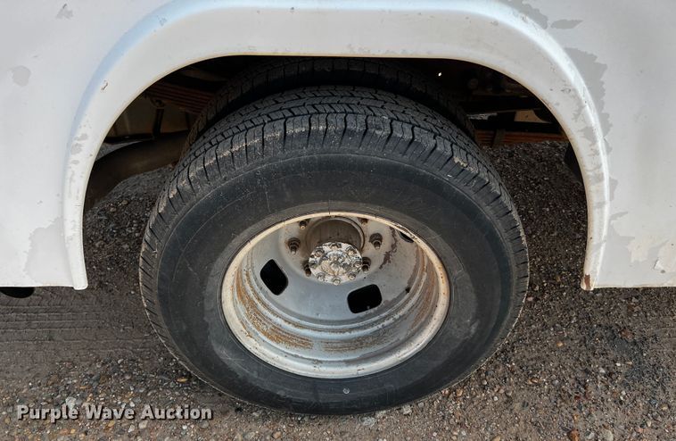 image for item DQ2008 2006 Ford F350 Super Duty  utility bed pickup truck