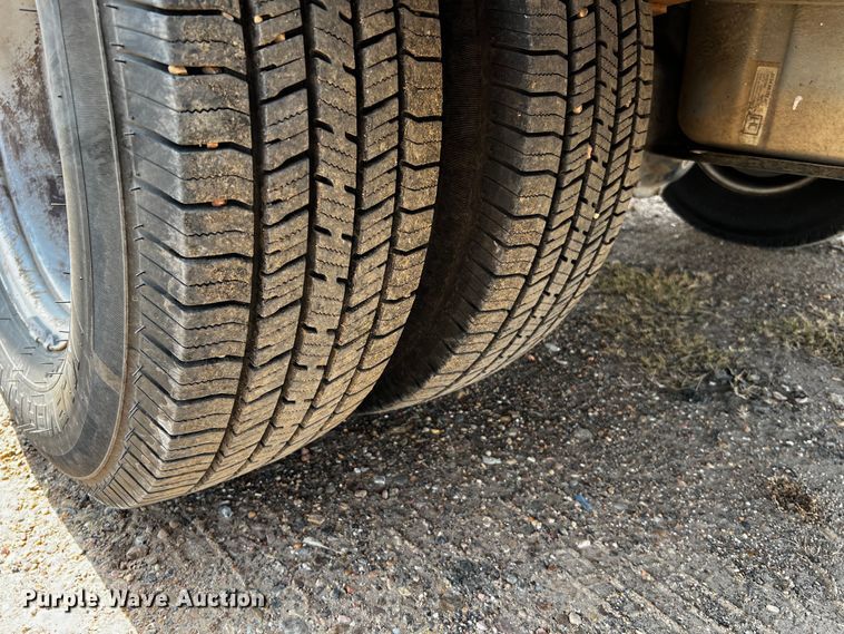 image for item DQ2008 2006 Ford F350 Super Duty  utility bed pickup truck