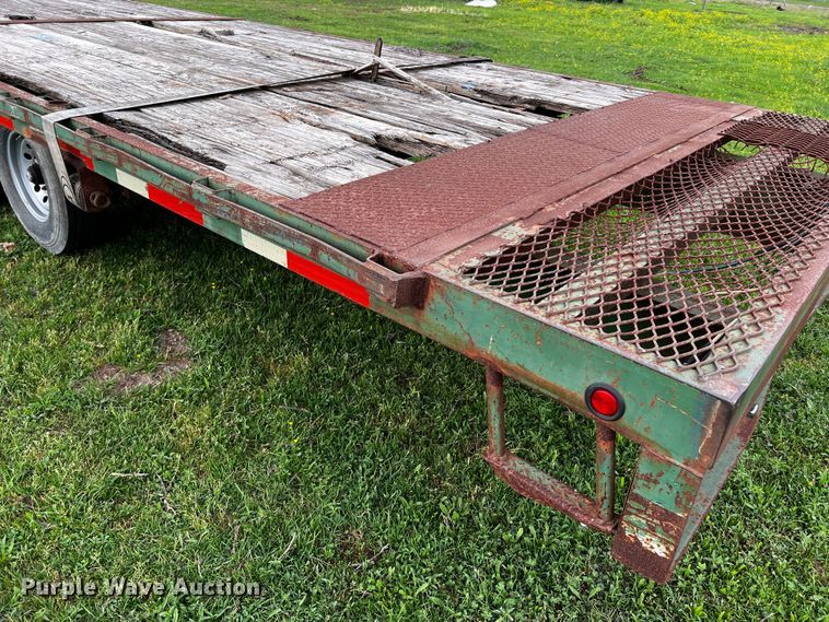 image for item DQ2009 2007 Trailmaster  equipment trailer