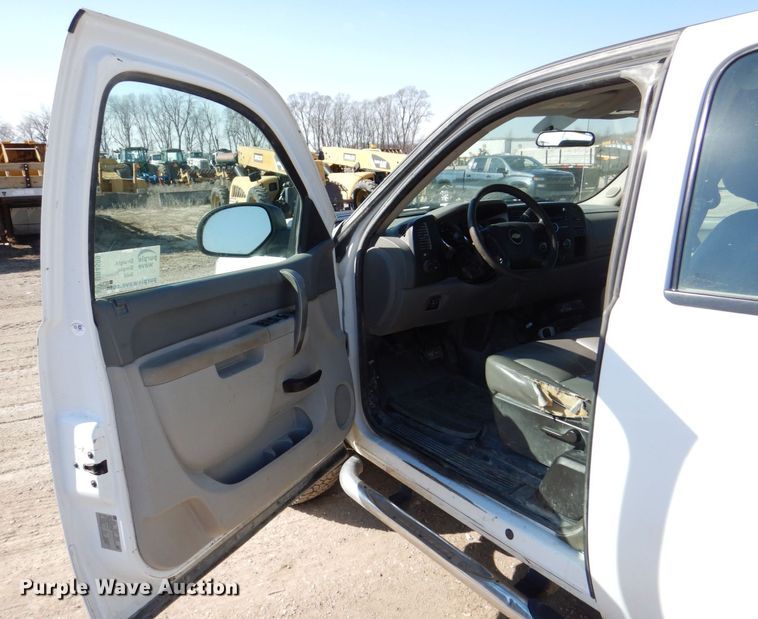 image for item DR4509 2013 Chervolet Silverado 2500HD  Ext. Cab pickup truck