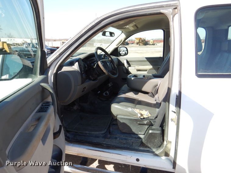 image for item DR4509 2013 Chervolet Silverado 2500HD  Ext. Cab pickup truck