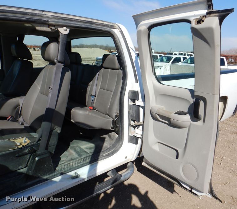 image for item DR4509 2013 Chervolet Silverado 2500HD  Ext. Cab pickup truck