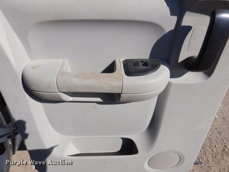 image for item DR4509 2013 Chervolet Silverado 2500HD  Ext. Cab pickup truck