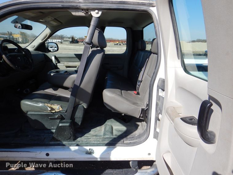 image for item DR4509 2013 Chervolet Silverado 2500HD  Ext. Cab pickup truck