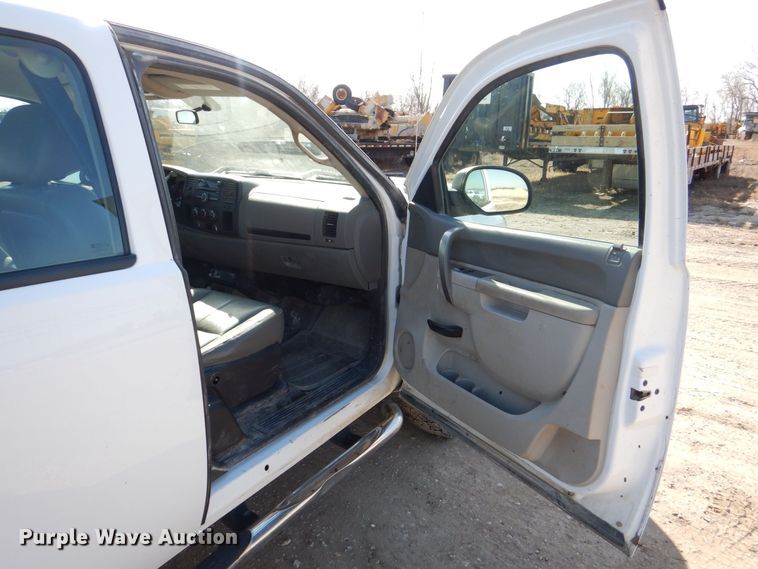 image for item DR4509 2013 Chervolet Silverado 2500HD  Ext. Cab pickup truck