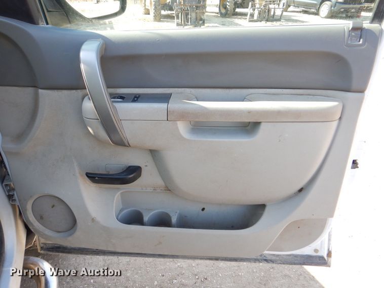 image for item DR4509 2013 Chervolet Silverado 2500HD  Ext. Cab pickup truck