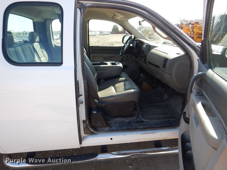 image for item DR4509 2013 Chervolet Silverado 2500HD  Ext. Cab pickup truck