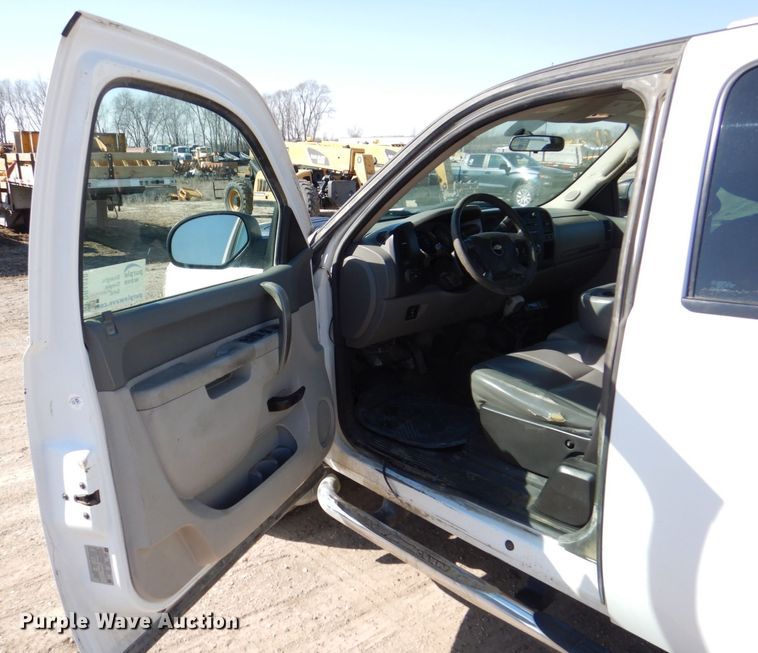 image for item DR4510 2013 Chevrolet Silverado 2500HD  Ext. Cab pickup truck