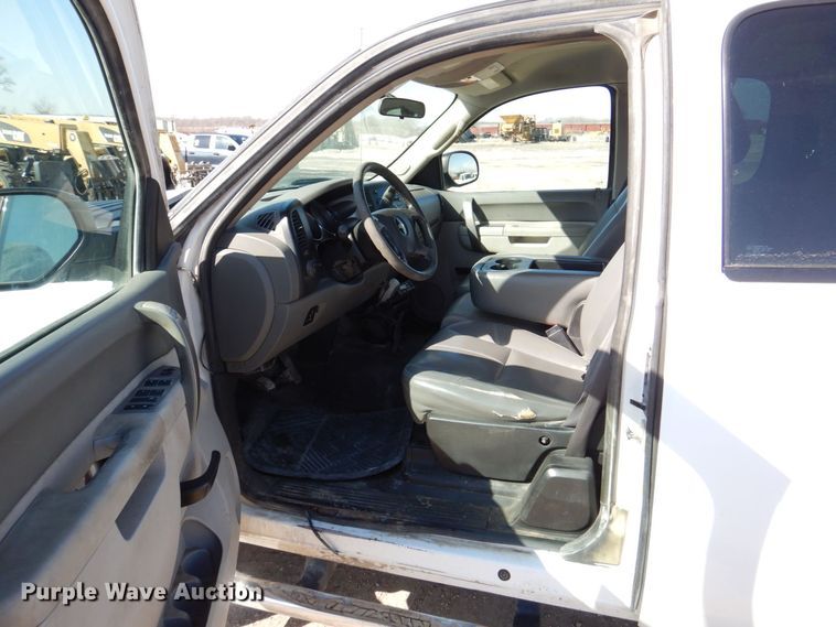 image for item DR4510 2013 Chevrolet Silverado 2500HD  Ext. Cab pickup truck