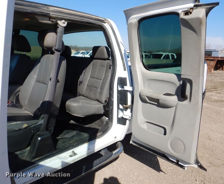 image for item DR4510 2013 Chevrolet Silverado 2500HD  Ext. Cab pickup truck