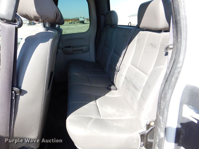 image for item DR4510 2013 Chevrolet Silverado 2500HD  Ext. Cab pickup truck