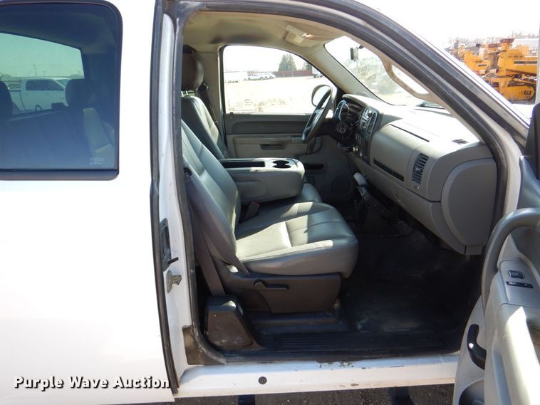 image for item DR4510 2013 Chevrolet Silverado 2500HD  Ext. Cab pickup truck