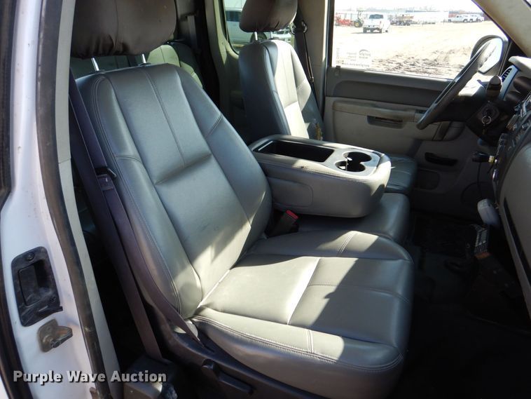 image for item DR4510 2013 Chevrolet Silverado 2500HD  Ext. Cab pickup truck