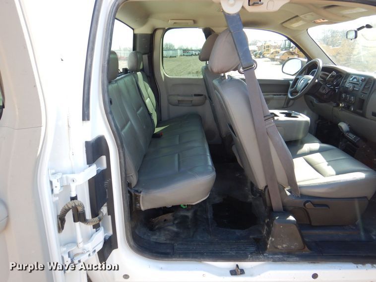 image for item DR4510 2013 Chevrolet Silverado 2500HD  Ext. Cab pickup truck