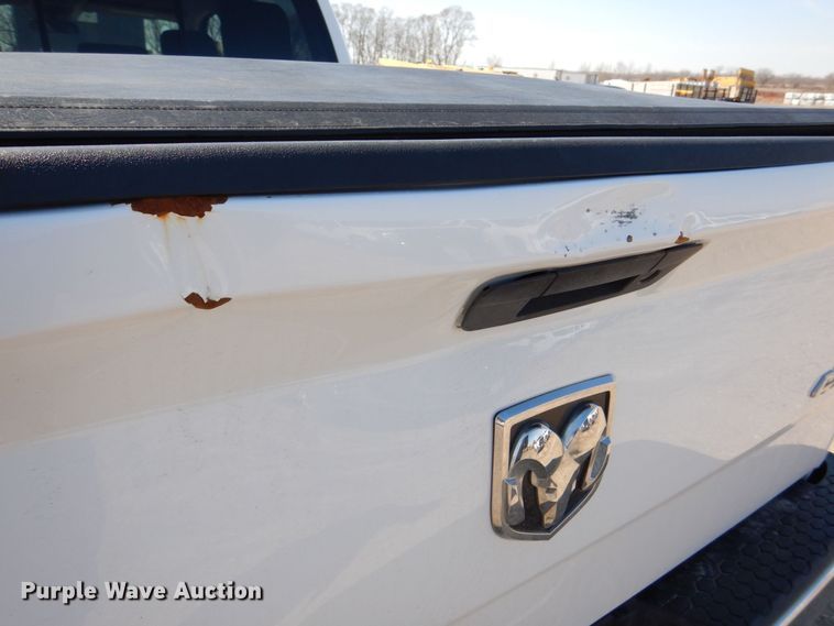 image for item DR4512 2017 Dodge Ram 1500 SLT  Crew Cab pickup truck