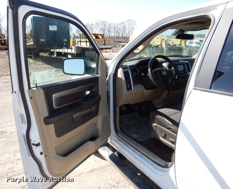 image for item DR4512 2017 Dodge Ram 1500 SLT  Crew Cab pickup truck