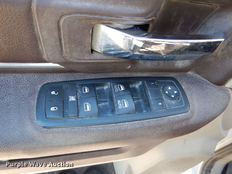 image for item DR4512 2017 Dodge Ram 1500 SLT  Crew Cab pickup truck