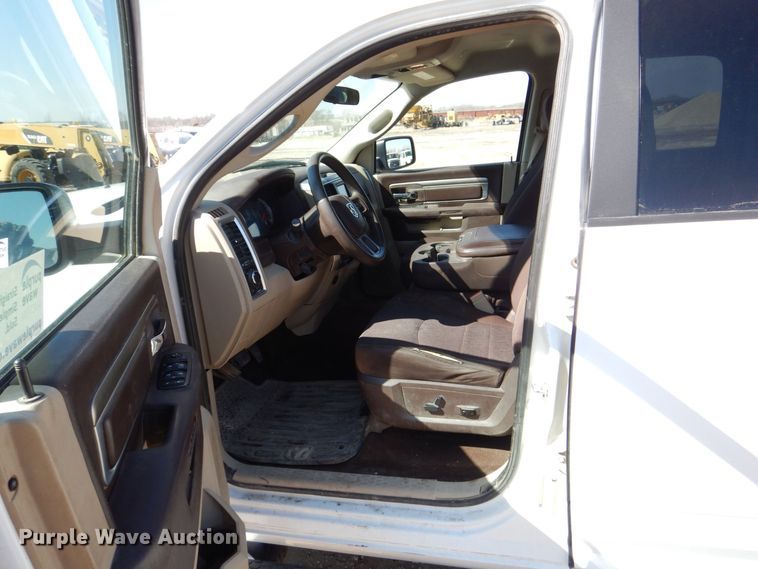 image for item DR4512 2017 Dodge Ram 1500 SLT  Crew Cab pickup truck