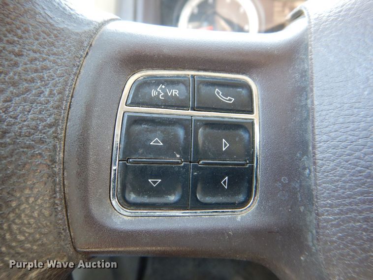 image for item DR4512 2017 Dodge Ram 1500 SLT  Crew Cab pickup truck