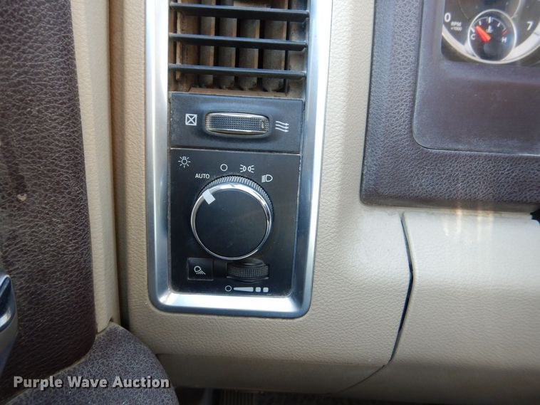 image for item DR4512 2017 Dodge Ram 1500 SLT  Crew Cab pickup truck